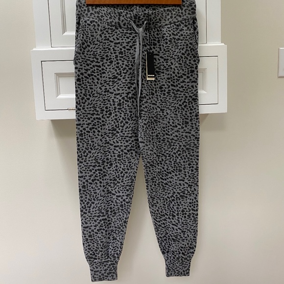 NWT MONROW Animal Print Joggers SzS - Picture 1 of 6